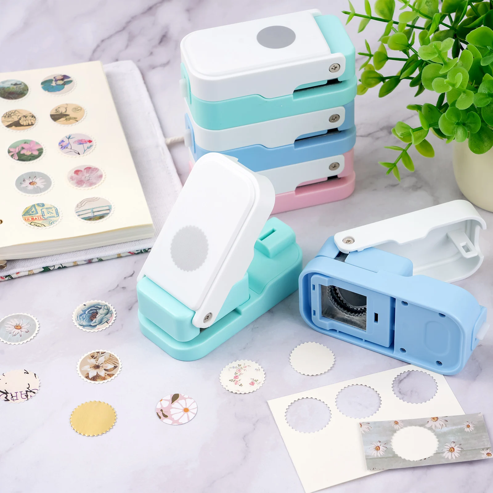 Layering Postage Stamp Circle  - Scrapbooking recension och pris